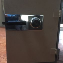 Solid Old Style And Quality Safe