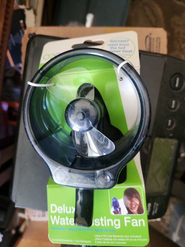 O2Cool  Deluxe Water Misting Fan Battery-Operated Handheld, moon 🌙 7oìoi677iu7oi7oi7i67777oii7o7ooo7oiiiio7o7ooo7oo7o7oo7oo777ooo6o77767777ook 77ooʻo