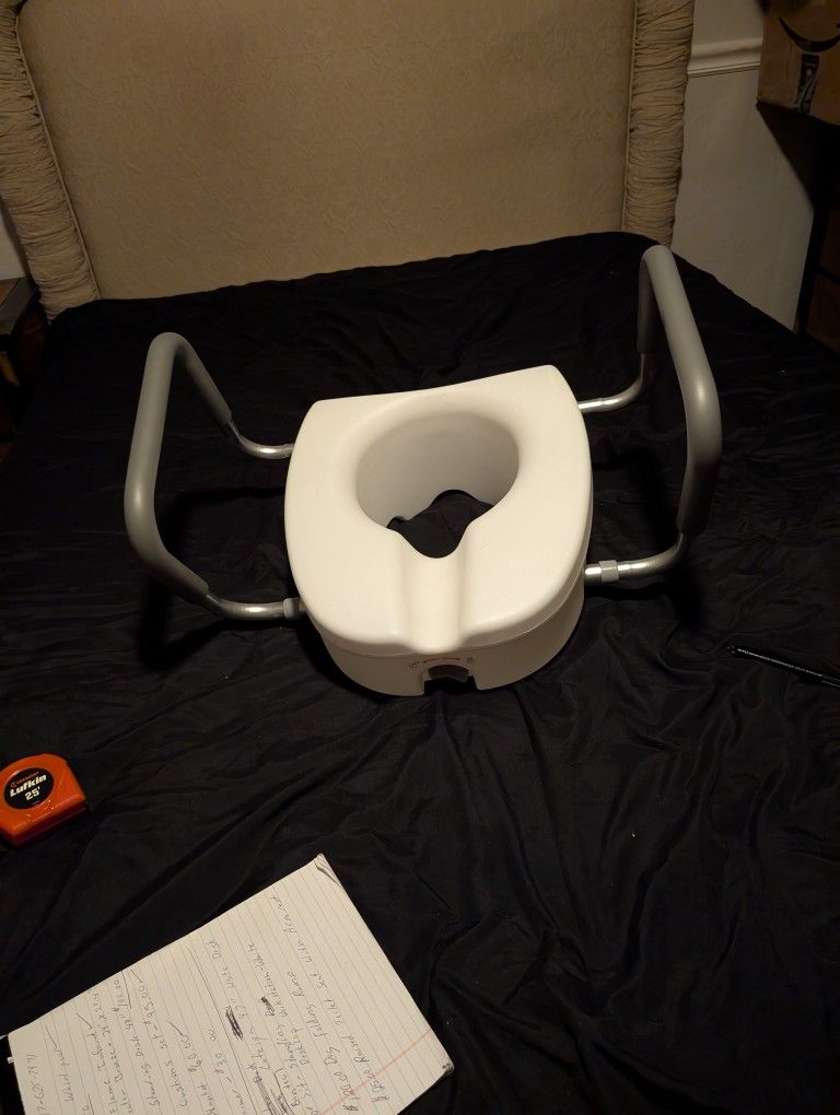 Raised Toilet Seat 