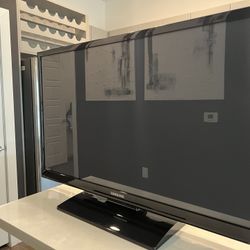 Samsung Plasma Smart TV 42” With remote 