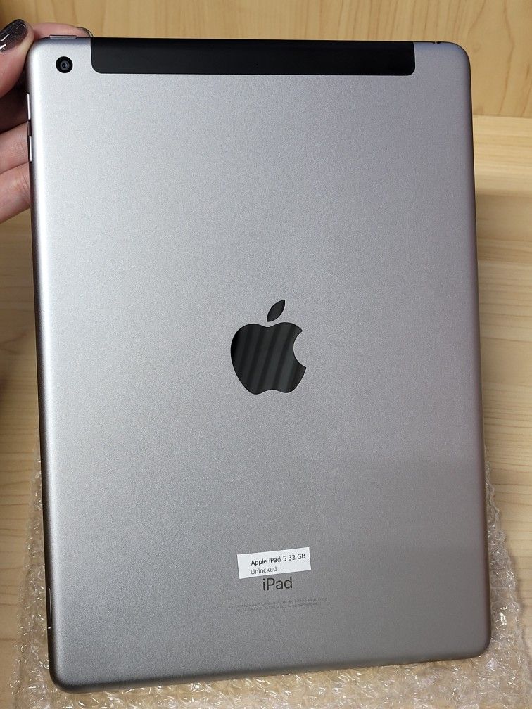Ipad 5th 32GB WiFi & Unlocked. Firm Price.    El Precio Es Firme. .