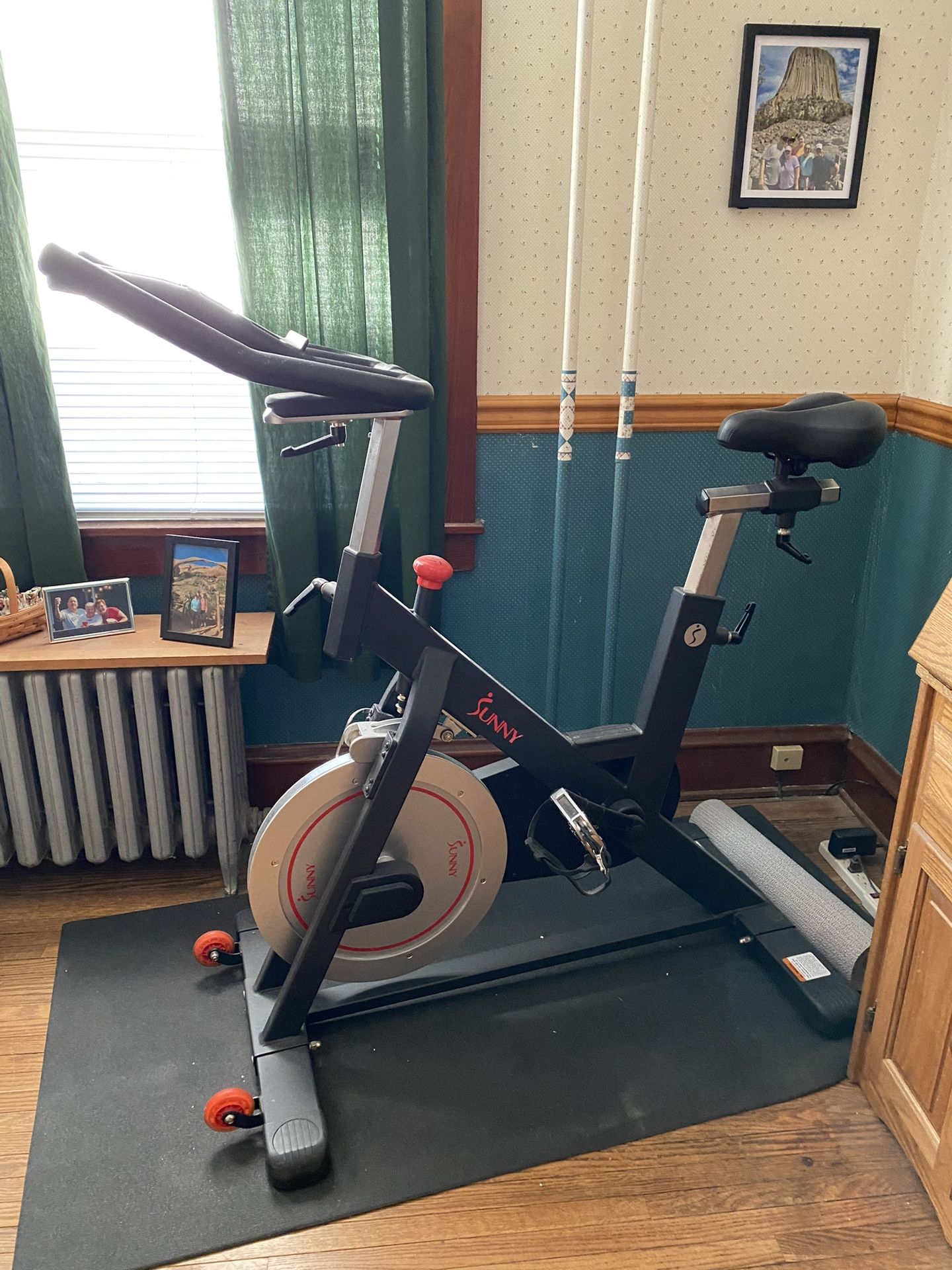 Sunny Health And Fitness Magnetic Belt Drive Spin Bike With Wahoo Sensor