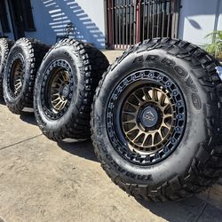 17" LOCK rims w/ 33" Arroyo Tires