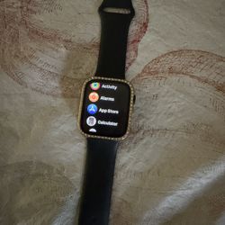 Apple Watch SE 44mm With Gold Case 