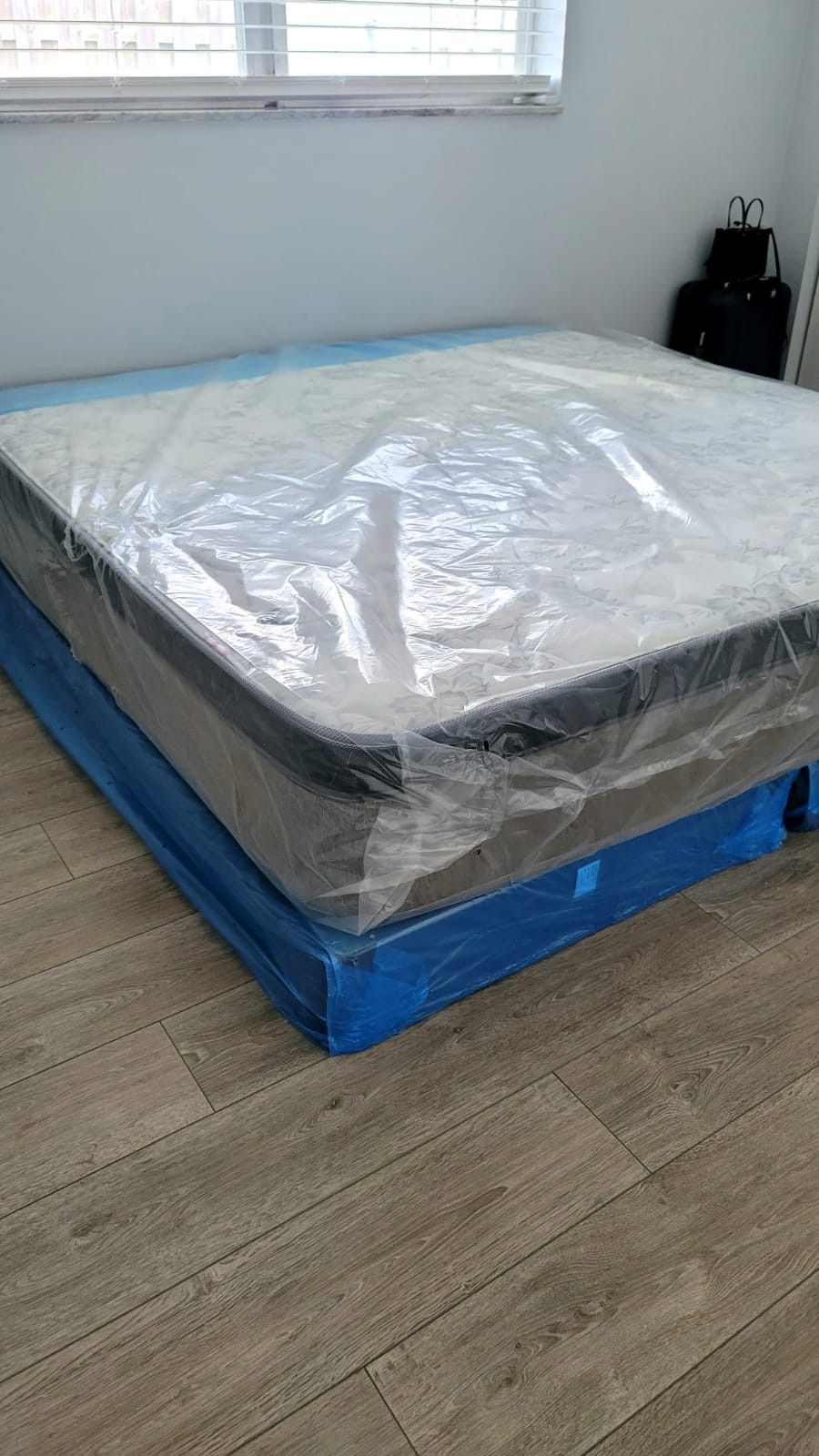 NEW KING PLUSH PILLOW TOP MATTRESS. Bed frame is not available. Take it home same day 👍