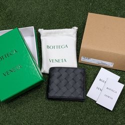 Bottega Veneta men's leather wallet.