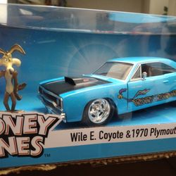 Looney Tunes Wile E. Coyote 1970 Plymouth Road Runner