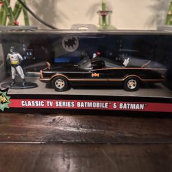 CLASSIC TV SERIES BATMOBILE & BATMAN 