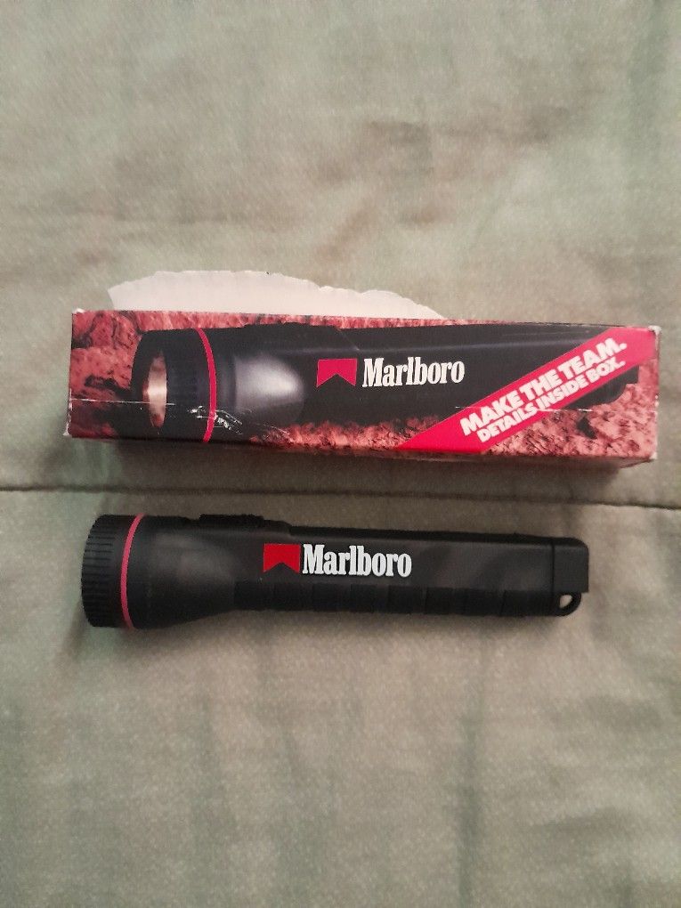VINTAGE MARLBORO FLASH LIGHT