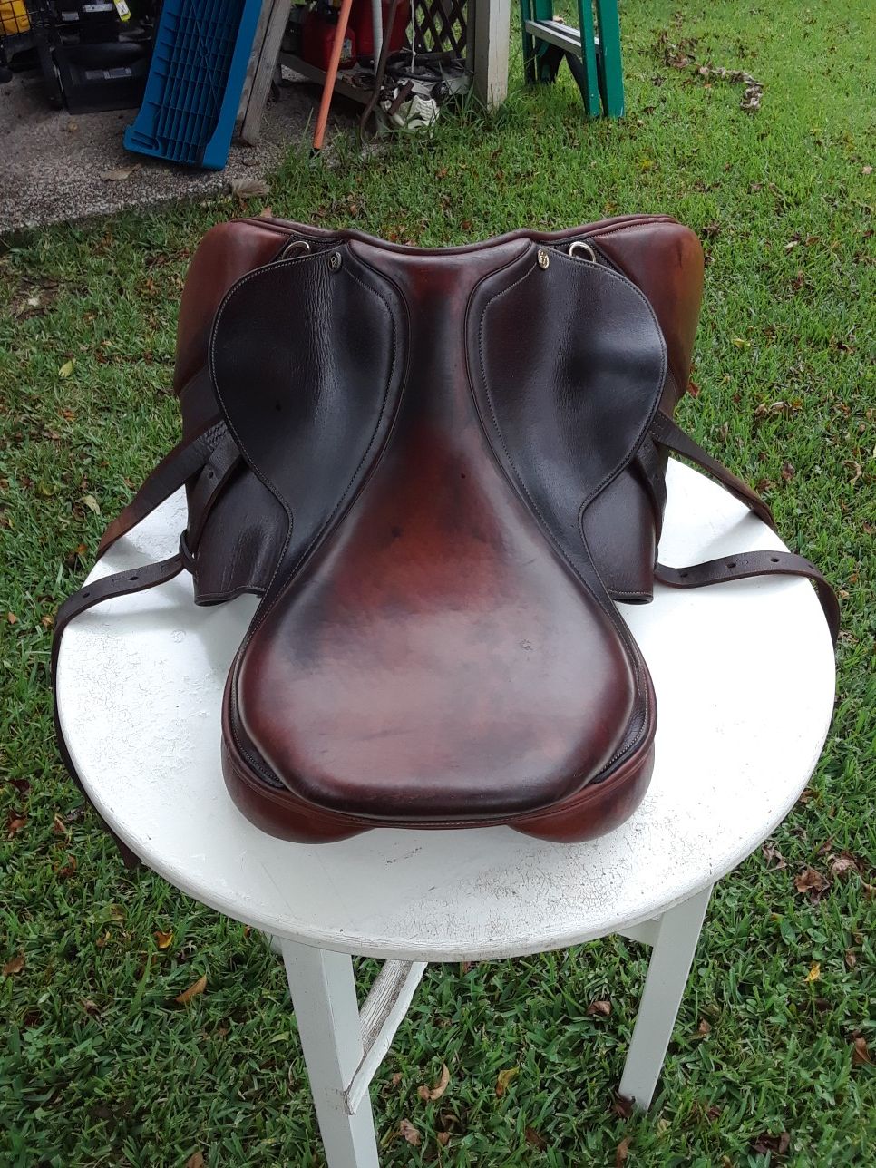 Used Ovation competition show jumping saddle. Size 17 W. Model #474412.