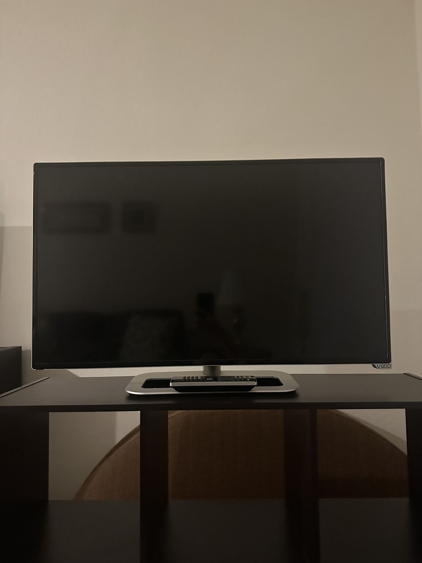 Older Vizio Smart TV + 9-Cube Storage Shelf – Bundle Deal!