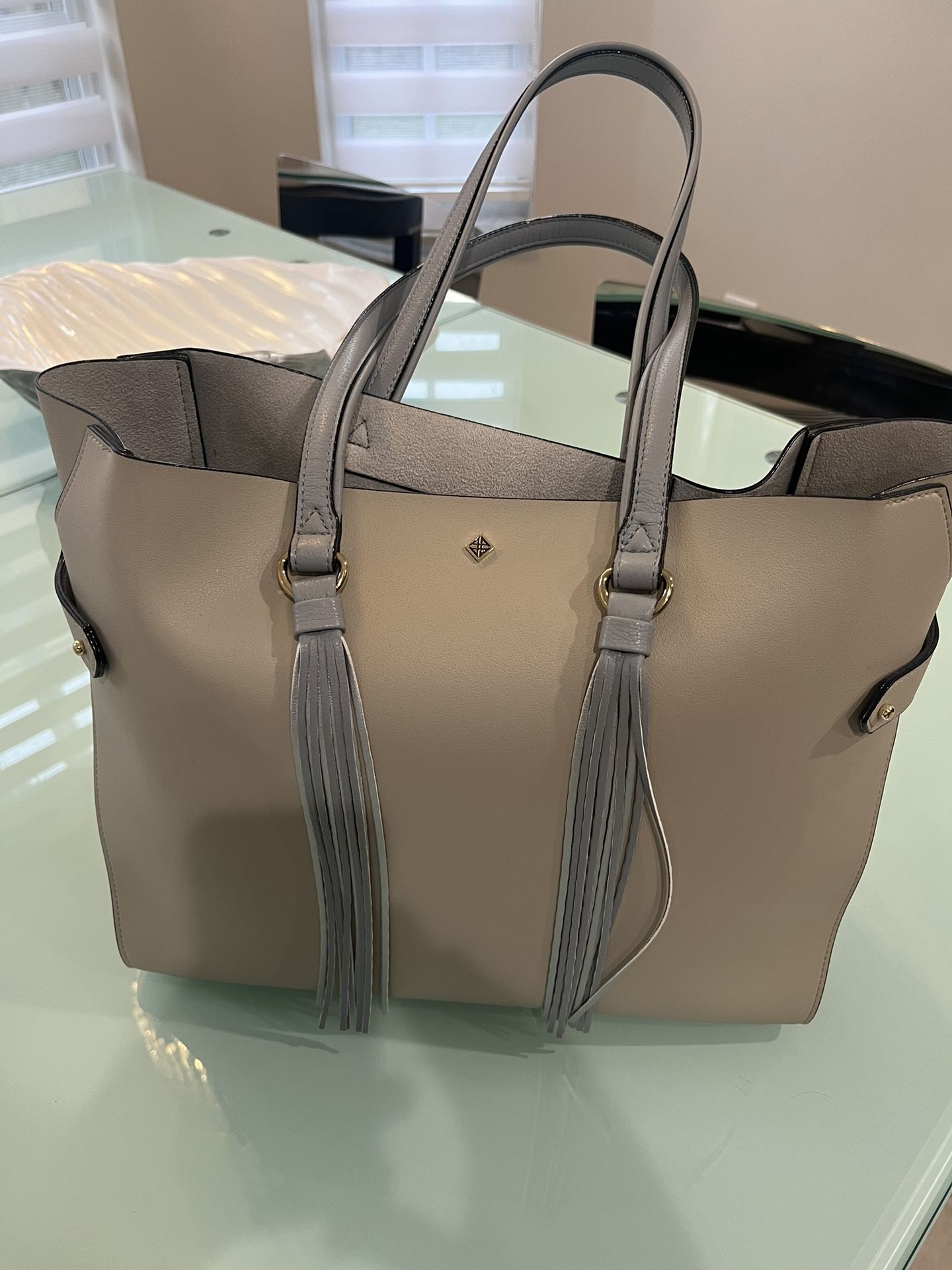 Antonio Melanie Designer Leather Purse. Great Shape 