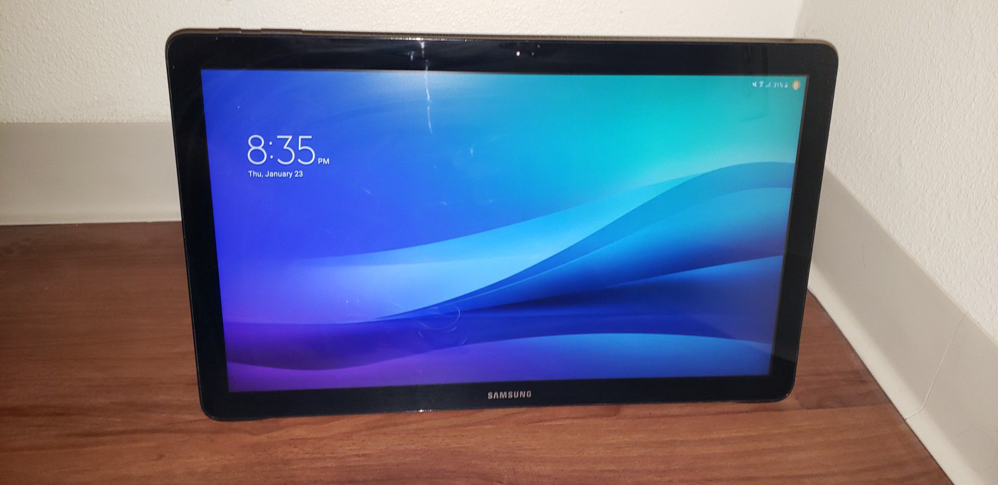 Samsung Galaxy View AT&T SAMSUNG-SM-T677A 18 inch screen, unlocked for any carrier.