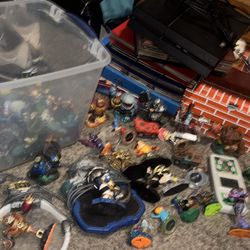 Huge Video Game And System Bundle Plus Legos And Skylander Figures Plus Tons Of Legos Games And More Then Pictured