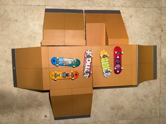 Tech Deck Fingerboard Skate Park Set with 5 Boards