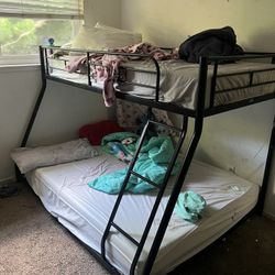Free bunk bed (Full & Twin Size)