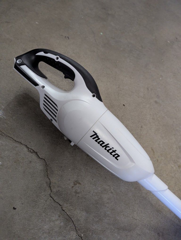 Makita Portable Vacuum