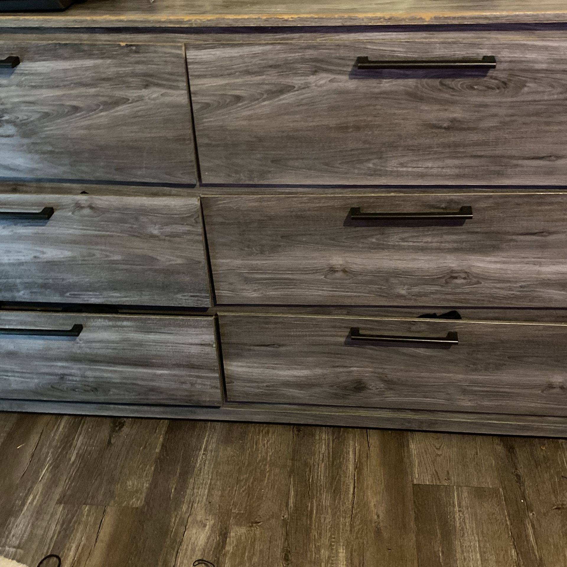Dresser/mirror