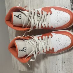 Jordan 1 Mid Orange Metallic 