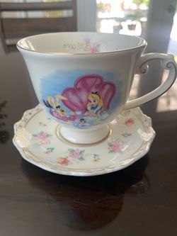 Disney Parks Alice in Wonderland Teacup and Saucer Set