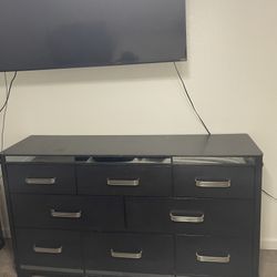 Pickup Only Dresser/ Nightstands 