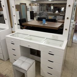 New White Vanity With Stool