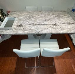 Dining Table & Chairs