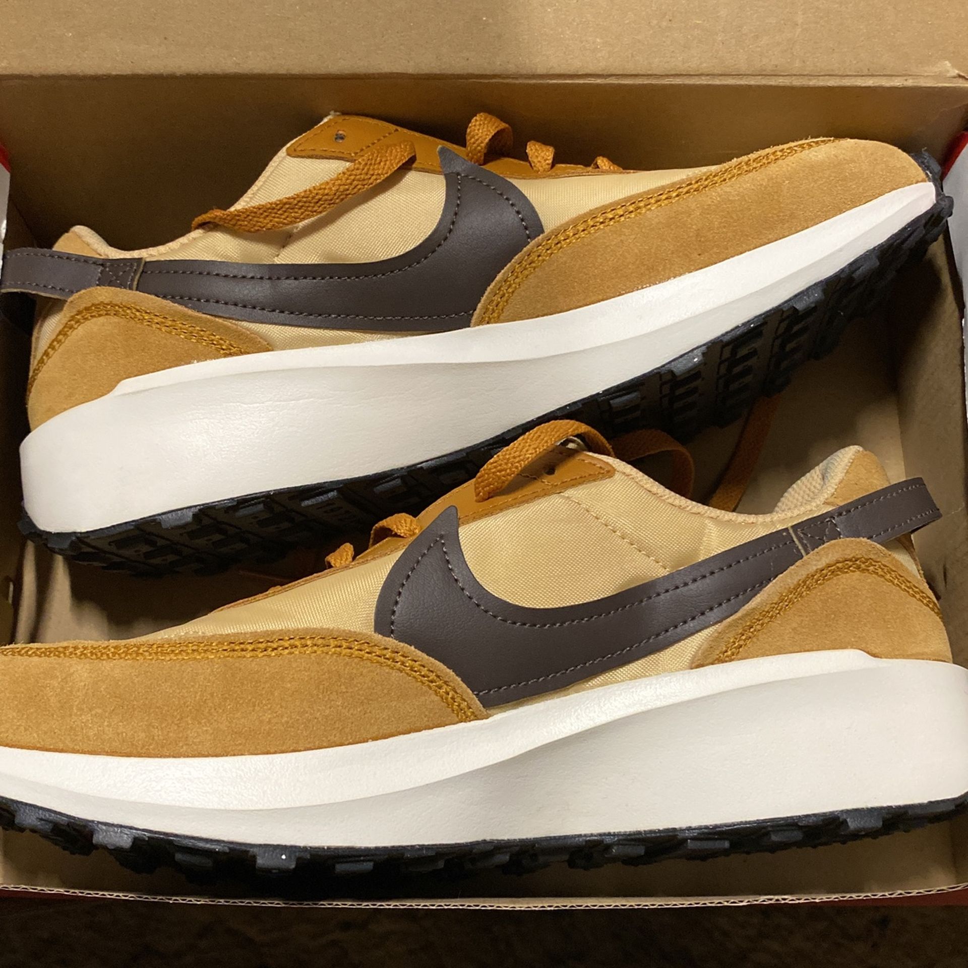 Nike Women’s Size 10 Brand New