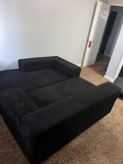 L Shaped Boneless Couch Right chaise ! Beautiful and comfortable couch . Pillows not included