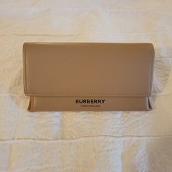 Burberry eye glass case. NEW