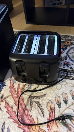 4 items Ice maker , toaster 4 slice , A soup blender , countertop blender with 4 different size 2 blades
