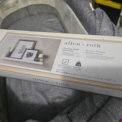 White floating shelfs