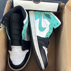 Air Jordan’s 1 Mid Shoes