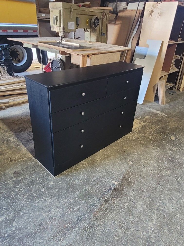 Black Dresser, Cajonera Negra