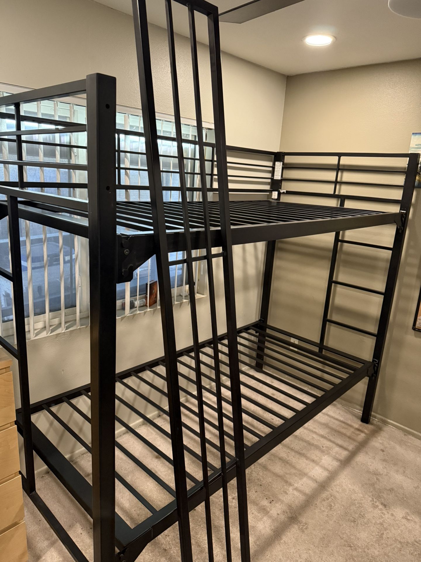 TWIN/TWIN XL BED FRAME