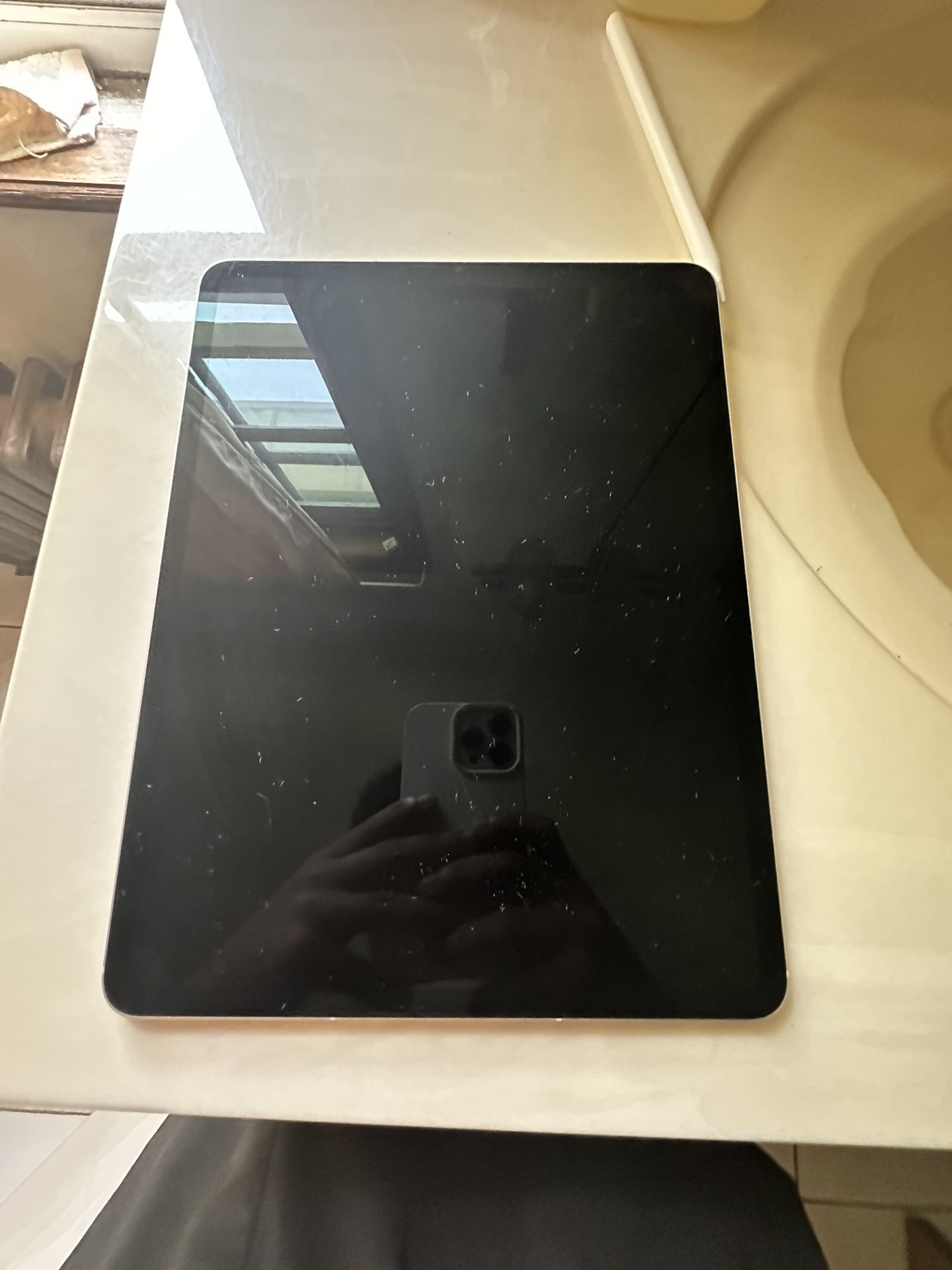 IPAD 2022 12.9 inch screen