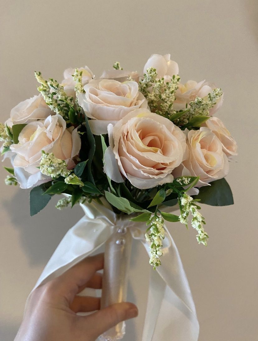 Holding Flowers Artificial Natural Rose Wedding Bouquet with Silk Satin Ribbon Pink White Champagne Bridesmaid Bridal Party Color: Champagne The diame