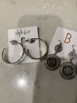 2 sets of earring’s. Never worn