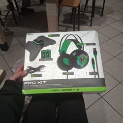 Brand New Xbox S/X SERIES PRO ACCESSORIES KIT