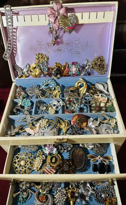 Vintage Jewelry Lots Of It 