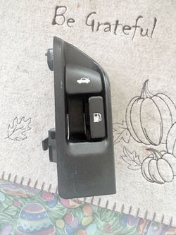 2020 TOYOTA Correct SEDAN FUEL DOOR TRUNK LID OPEN RELEASE HANDLE LEVER