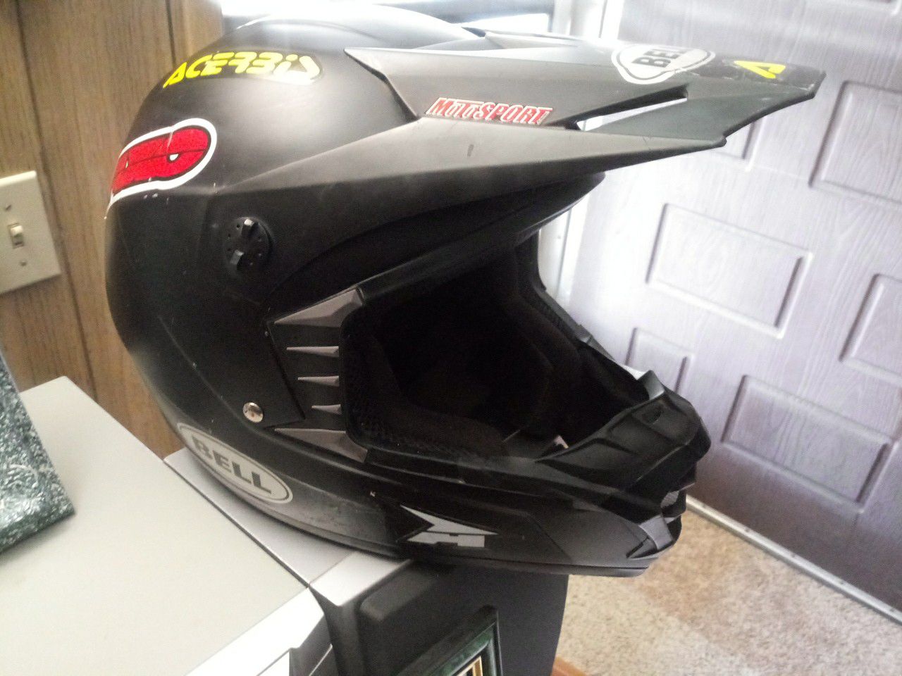 Bell sx1 motorcycle helmet!!!!side med 57/58cm
