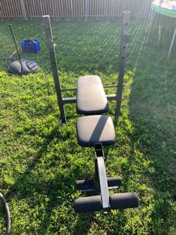 Gold’s Gym XR 6.1 Weight Bench + 100 lbs Weight Plates