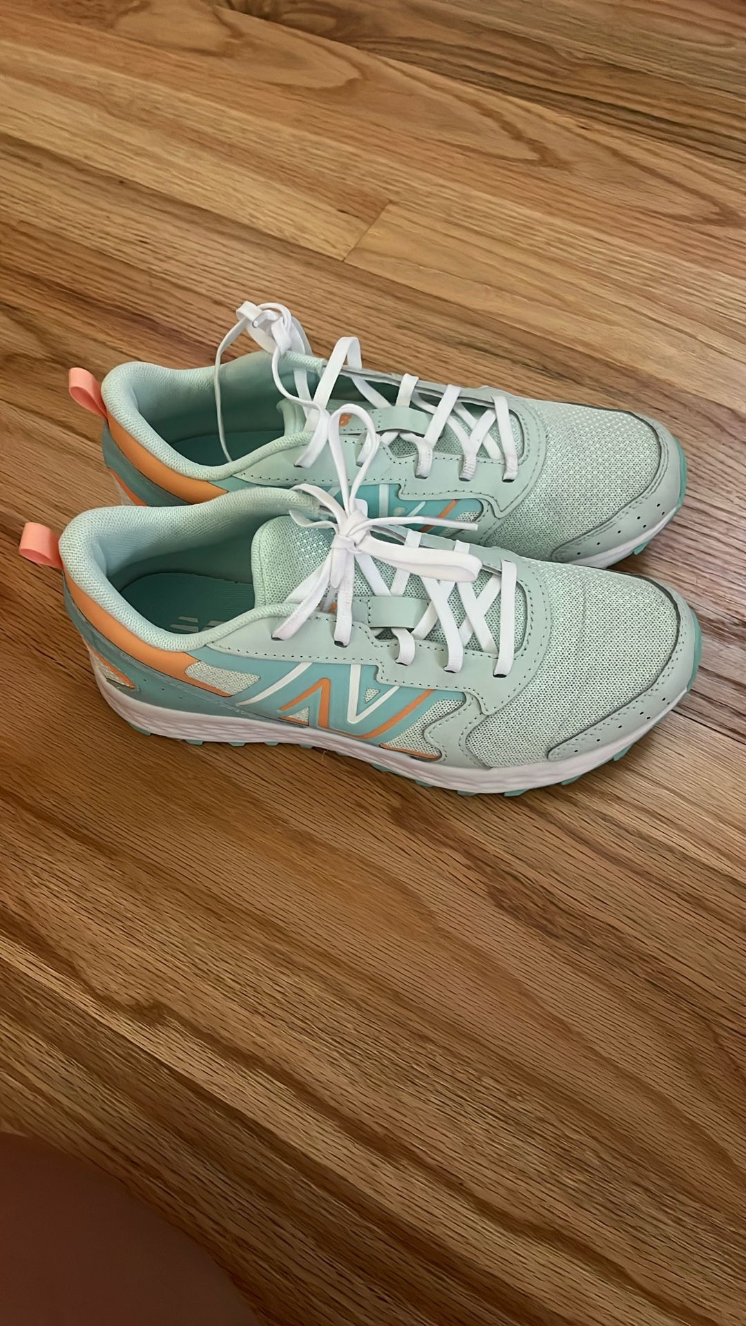 New! New balance Size 6 Girls Tennis Shoes