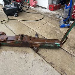 Huge floor hydraulic jack.