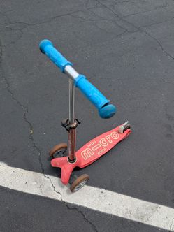 Free scooter. Needs to glue back handle grip and brake coming off.