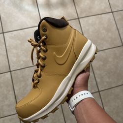 Nike Manoa Leather