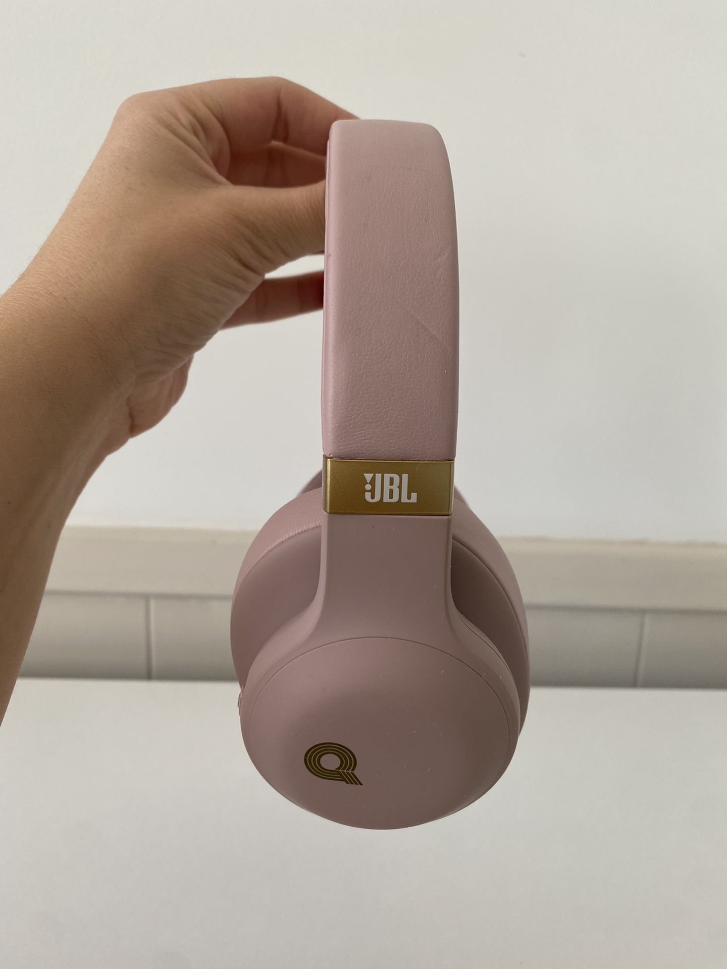 JBL E55BT Quincy Jones Over Ear Bluetooth Headphones Pink for Sale in Los Angeles CA OfferUp