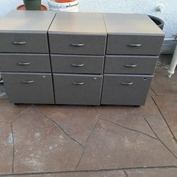 3 Drawers/Filing Cabinet