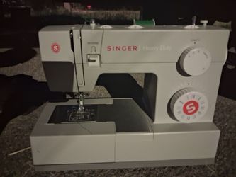 Singer heavy duty sewing machine